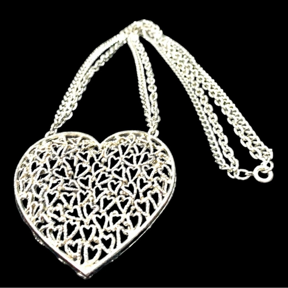 Silver Tone Heavy Chain Link Large Heart Pendant
Necklace 21"